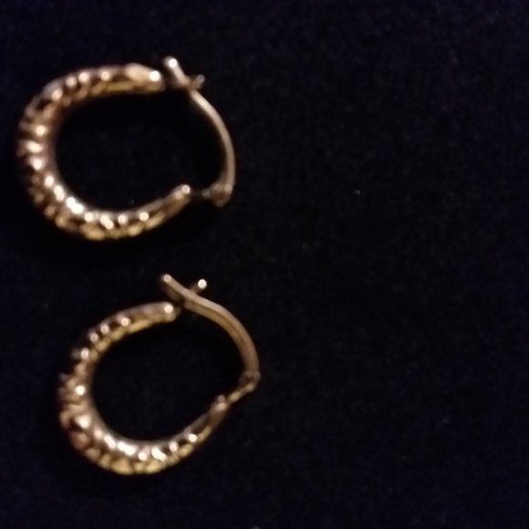 solid gold  womans earrings, and gold ring - Picture 3 of 4